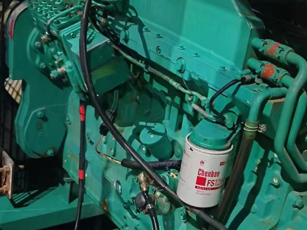 高青如何确定新的发电机组控制系统是否与原系统兼容？