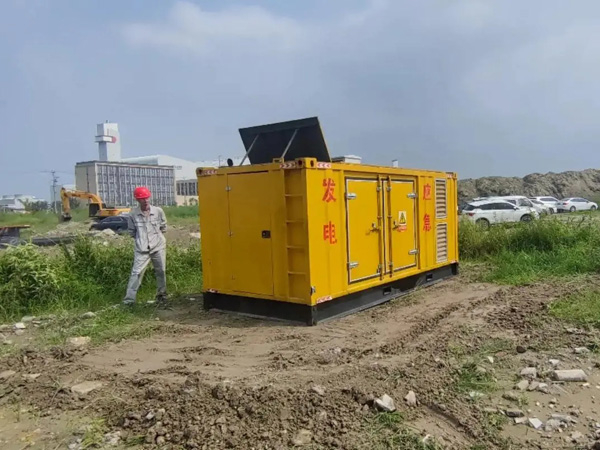 高青200KW柴油发电机机组每小时的油耗量受哪些因素影响？